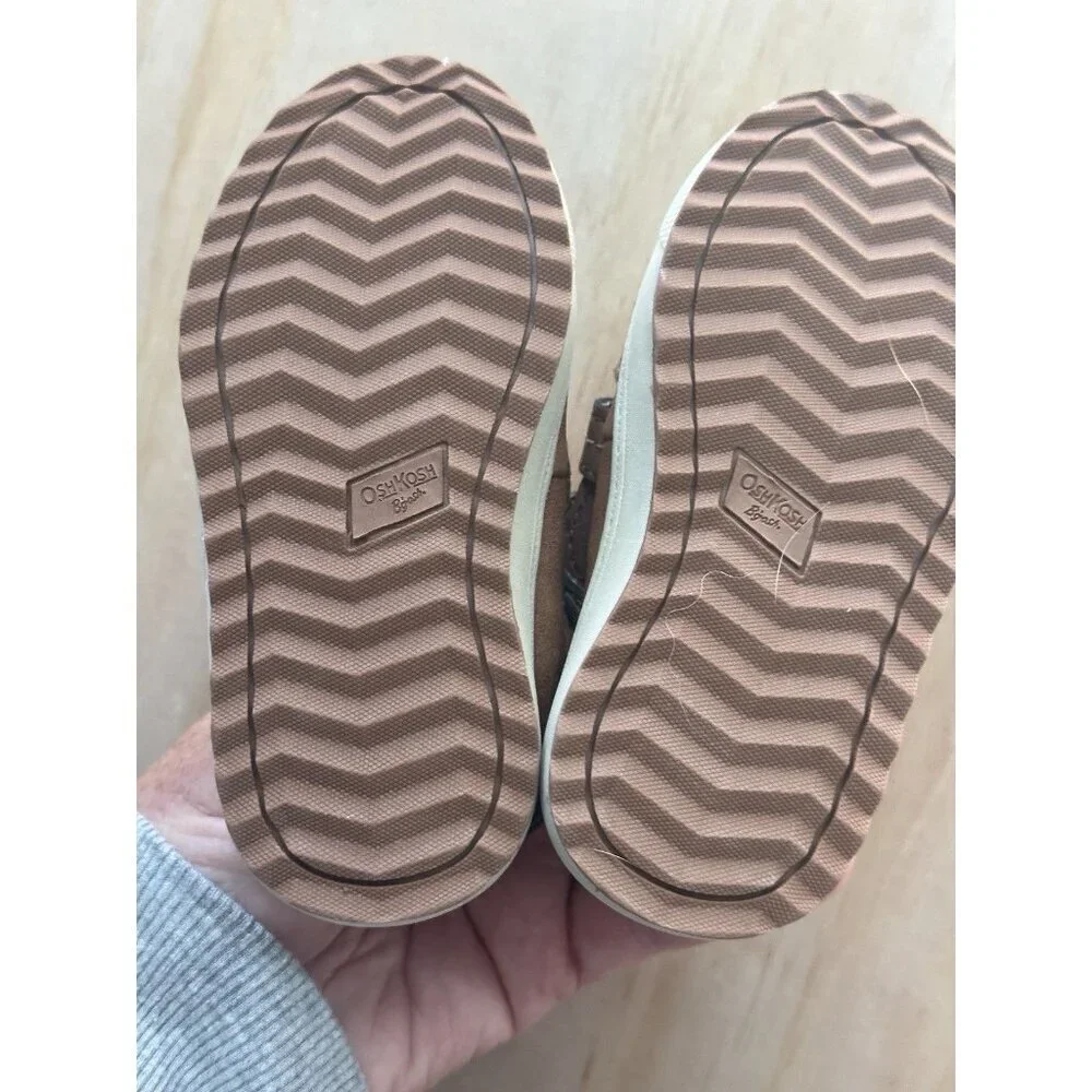 Oshkosh toddler shoes- Anchor, Size‎ 4 Hook And Loop Brown